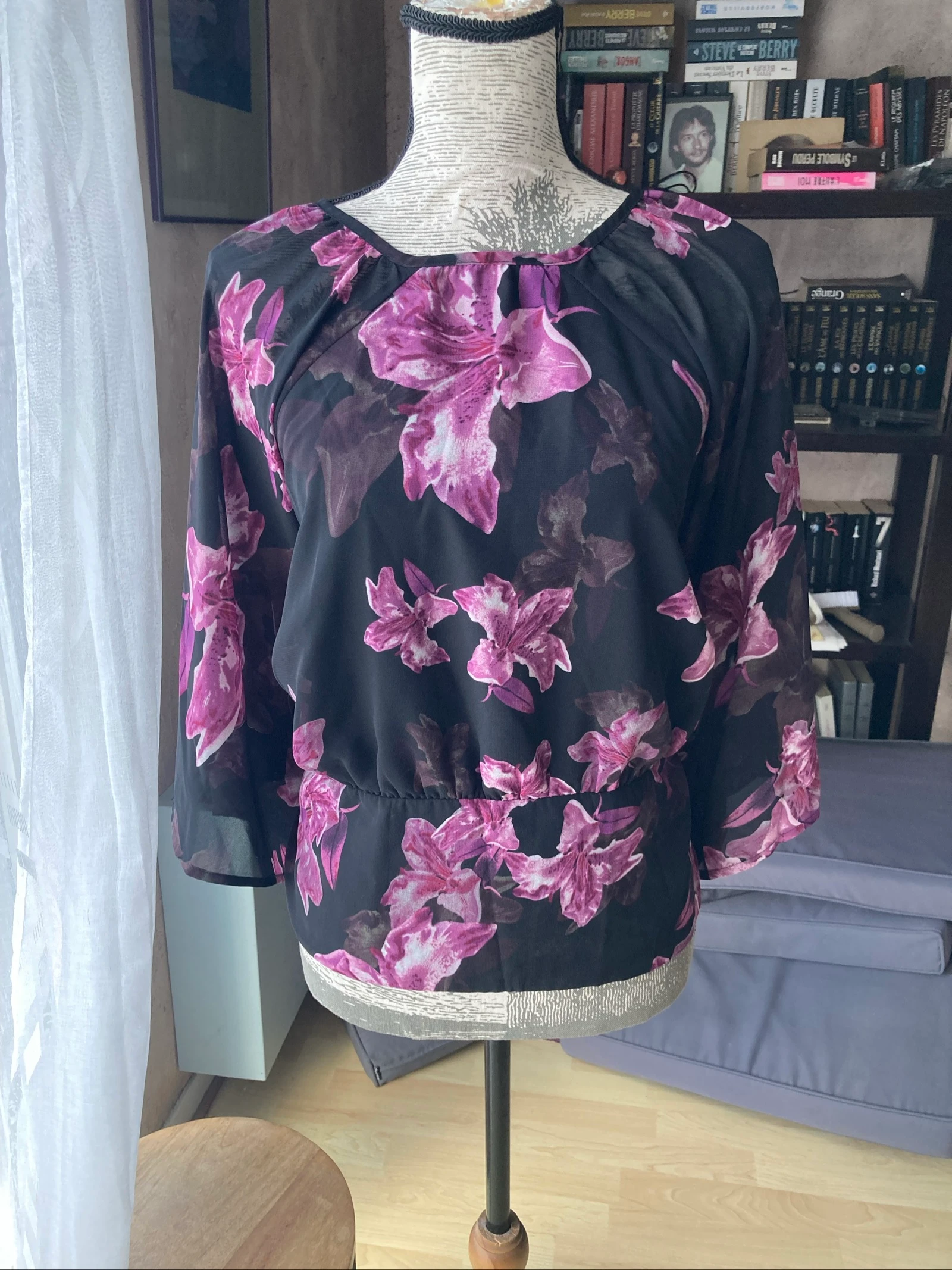 Très jolie blouse taille 56